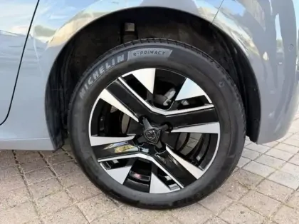 Photo 7 Peugeot 208  1.2 Hybrid 110ch Allure e-DCS6