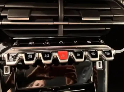 Photo 8 Peugeot 2008  1.2 PureTech 130ch S&S Roadtrip EAT8