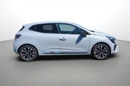Photo 6 Renault Clio  E-Tech full hybrid 145 ch GSR2
