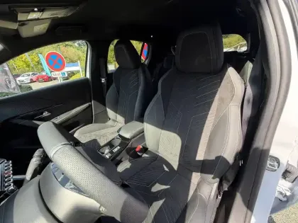 Photo 15 Peugeot 208  Hybrid 145 ch e-DCS6