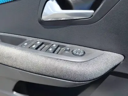 Photo 17 Peugeot 208  Electrique 50 kWh 136ch