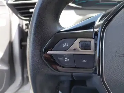 Photo 14 Peugeot 208  Electrique 50 kWh 136ch