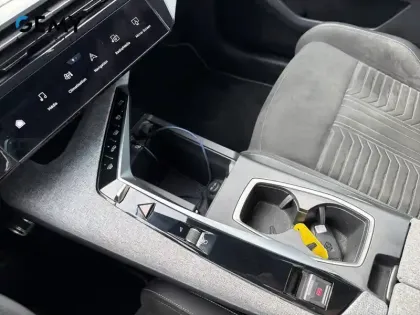 Photo 18 Peugeot 3008  Electrique 210 ch 73 kWh