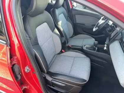 Photo 18 Renault Clio  E-Tech full hybrid 145
