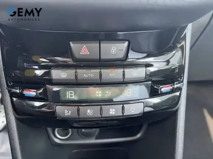 Photo 18 Peugeot 2008  PureTech 110ch S&S EAT6