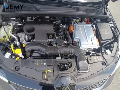 Photo 11 Renault Clio  E-Tech full hybrid 145