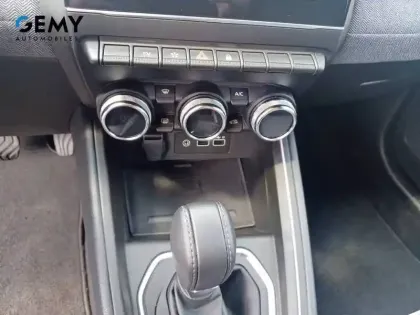 Photo 13 Renault Clio  E-Tech full hybrid 145