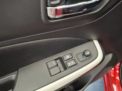 Photo 14 Suzuki Swift  1.2 Dualjet Hybrid Auto (CVT)