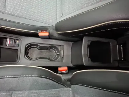 Photo 33 Renault Clio  E-Tech full hybrid 145