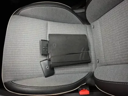 Photo 39 Renault Clio  E-Tech full hybrid 145