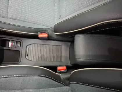 Photo 32 Renault Clio  E-Tech full hybrid 145