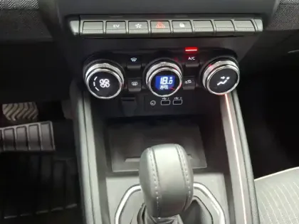 Photo 35 Renault Clio  E-Tech full hybrid 145
