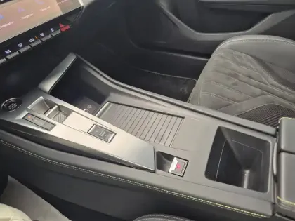 Photo 12 Peugeot 408  PHEV 225 e-EAT8