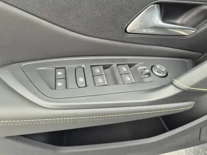 Photo 23 Peugeot 408  PHEV 225 e-EAT8