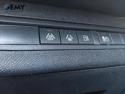 Photo 13 Peugeot 3008  Hybrid 225 e-EAT8