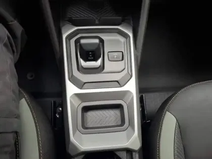 Photo 43 Dacia Duster  Hybrid 140
