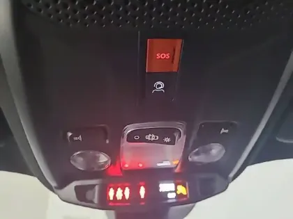 Photo 25 Peugeot 2008  Hybrid 136 e-DCS6