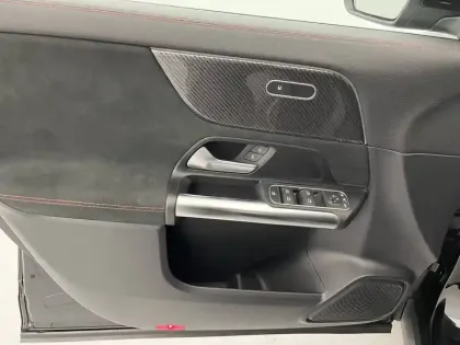 Photo 48 Mercedes GLA  200 7G-DCT