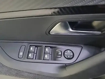 Photo 49 Peugeot 2008  100 S&S BVM6