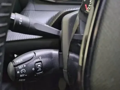 Photo 46 Peugeot 2008  100 S&S BVM6