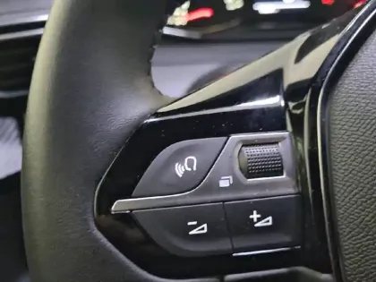 Photo 47 Peugeot 2008  100 S&S BVM6