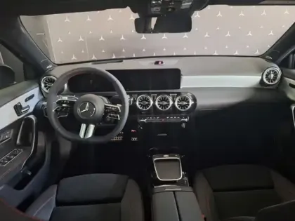 Photo 10 Mercedes Classe A 200 d AMG Line