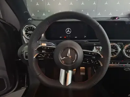 Photo 15 Mercedes Classe A 200 d AMG Line