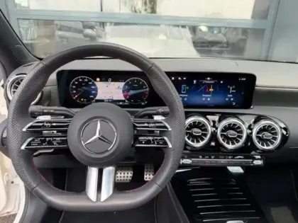 Photo 15 Mercedes Classe A A 200 Compacte