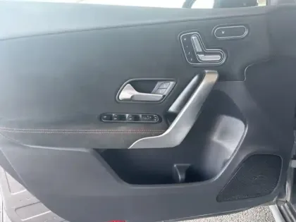 Photo 19 Mercedes Classe A 180 AMG Line