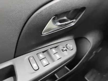 Photo 19 Opel Corsa  1.2 Turbo 100 ch BVA8 GS