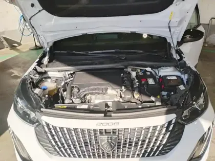 Photo 6 Peugeot 2008  Turbo 100 ch BVM6 Allure