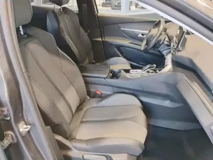 Photo 8 Peugeot 3008  Hybrid 225 e-EAT8 Allure Pack