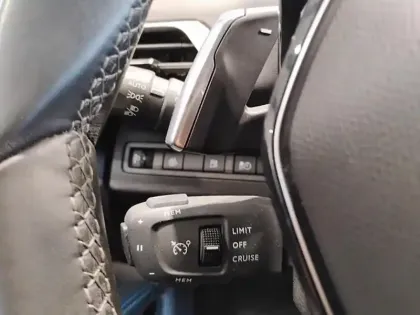 Photo 16 Peugeot 3008  Hybrid 225 e-EAT8 Allure Pack
