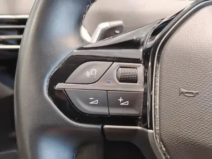 Photo 18 Peugeot 3008  Hybrid 225 e-EAT8 Allure Pack
