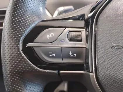 Photo 18 Peugeot 3008  Hybrid 225 e-EAT8 GT