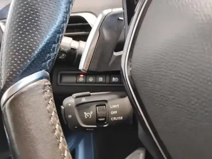 Photo 16 Peugeot 3008  Hybrid 225 e-EAT8 GT