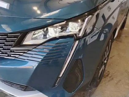Photo 13 Peugeot 3008  Hybrid 225 e-EAT8 GT