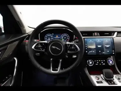Photo 7 Jaguar F-Pace  P400e Plug-in-Hybrid SE BVA8 AWD