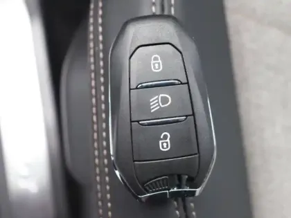 Photo 14 Peugeot 3008  HYBRID 225ch GT e-EAT8