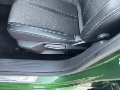 Photo 12 Peugeot 308  PHEV 180ch Allure e-EAT8