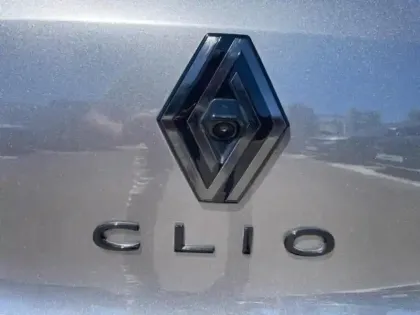 Photo 13 Renault Clio  1.6 E-Tech 145ch full hybrid esprit Alpine - 25