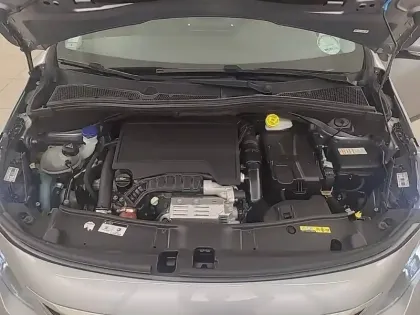 Photo 35 Peugeot 2008  PureTech 130ch S&S EAT6