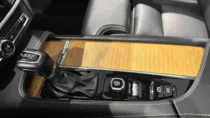 Photo 23 Volvo S90  D4 190 ch  Geartronic 8