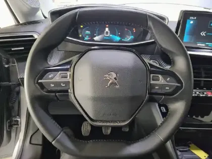 Photo 8 Peugeot 208  PureTech 100 S&S BVM6