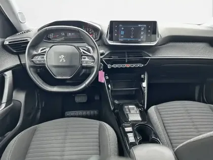 Photo 7 Peugeot 2008  PureTech 130 S&S EAT8
