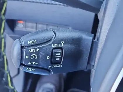 Photo 17 Peugeot 2008  Electrique 136 ch