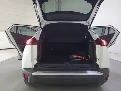 Photo 45 Peugeot 2008  Electrique 136 ch