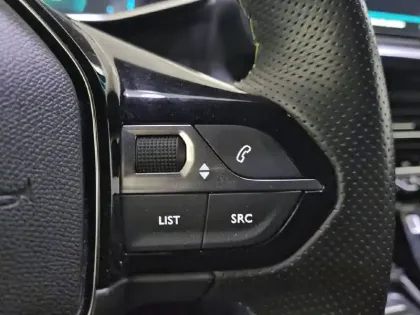 Photo 67 Peugeot 2008  Electrique 136 ch