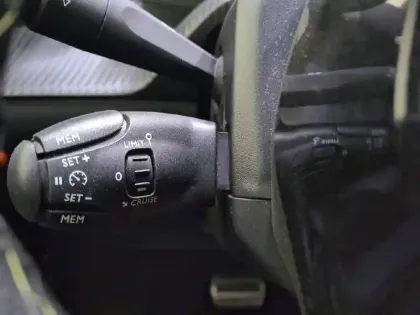 Photo 65 Peugeot 2008  Electrique 136 ch
