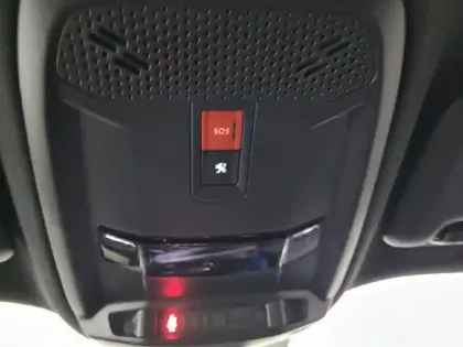 Photo 64 Peugeot 2008  Electrique 136 ch